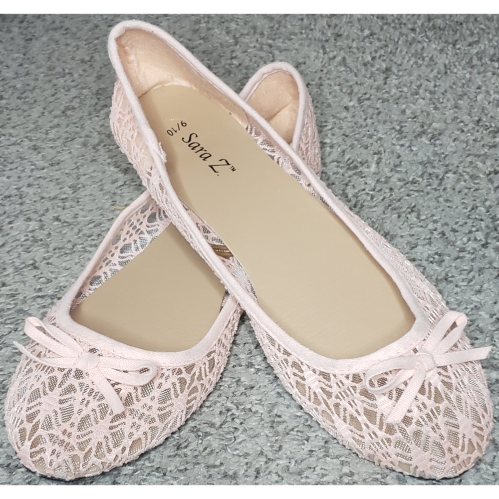 Sara Z Pink Lace Flats NWOT